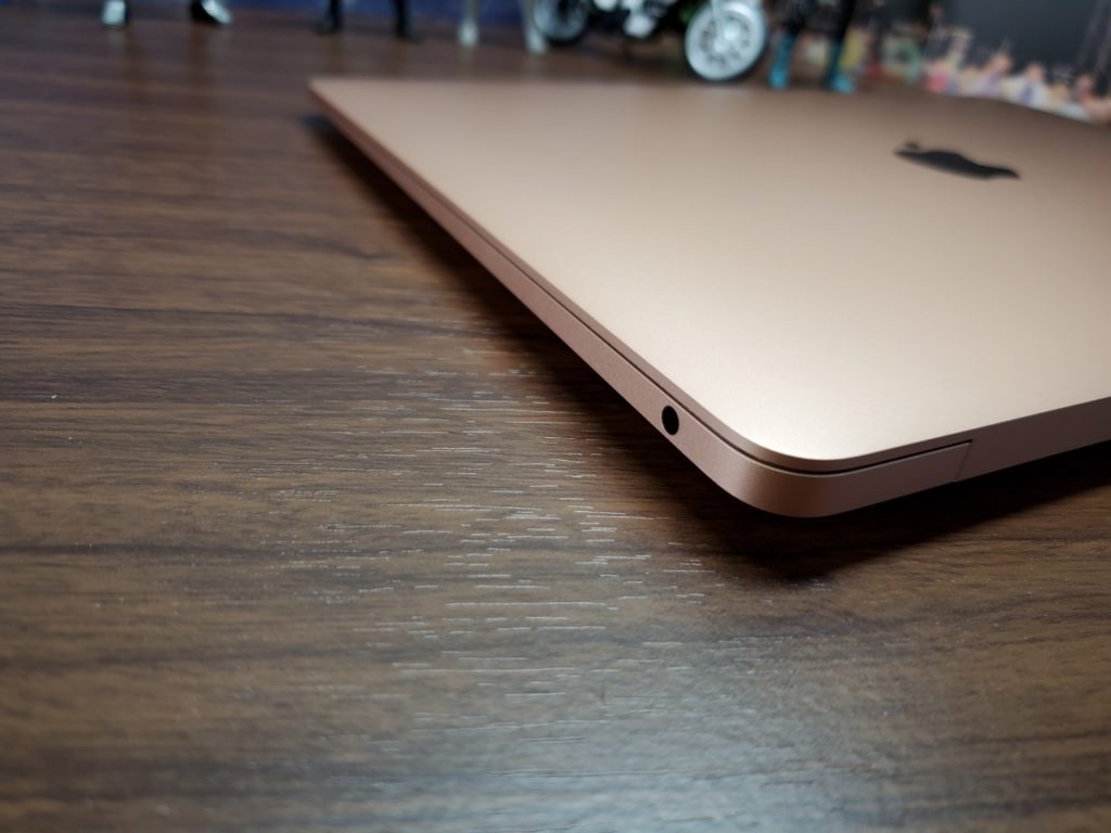 MacBook Airイヤホン端子