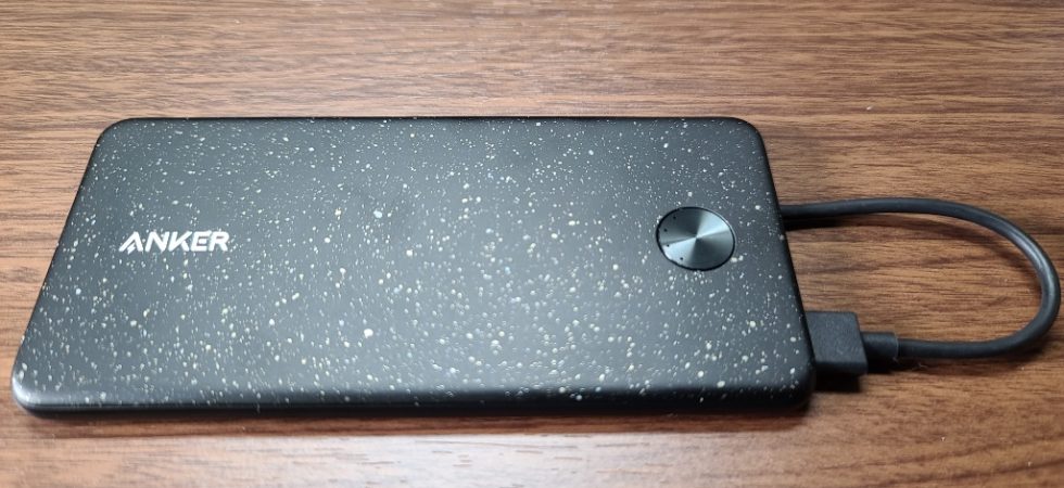Anker PowerCore III Slim 5000 with Built-in USB-C Cable本体