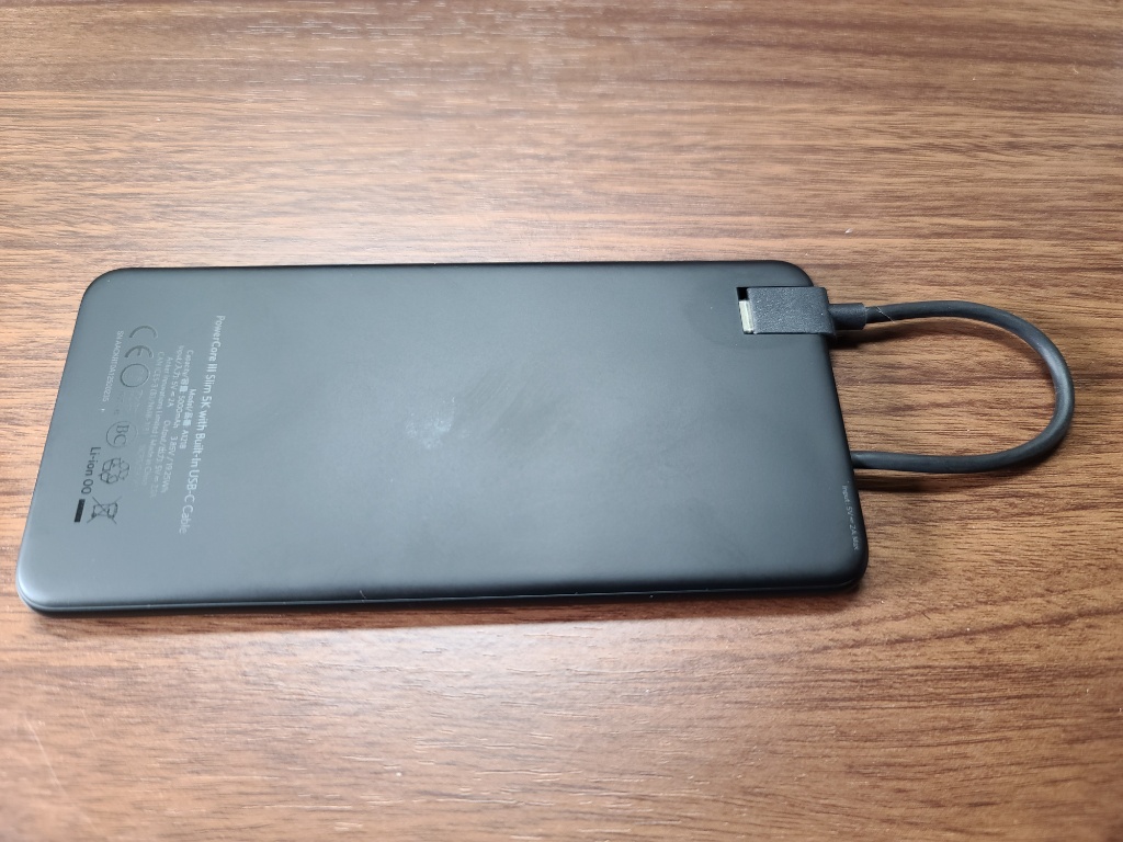 Anker PowerCore III Slim 5000 with Built-in USB-C Cableの裏面