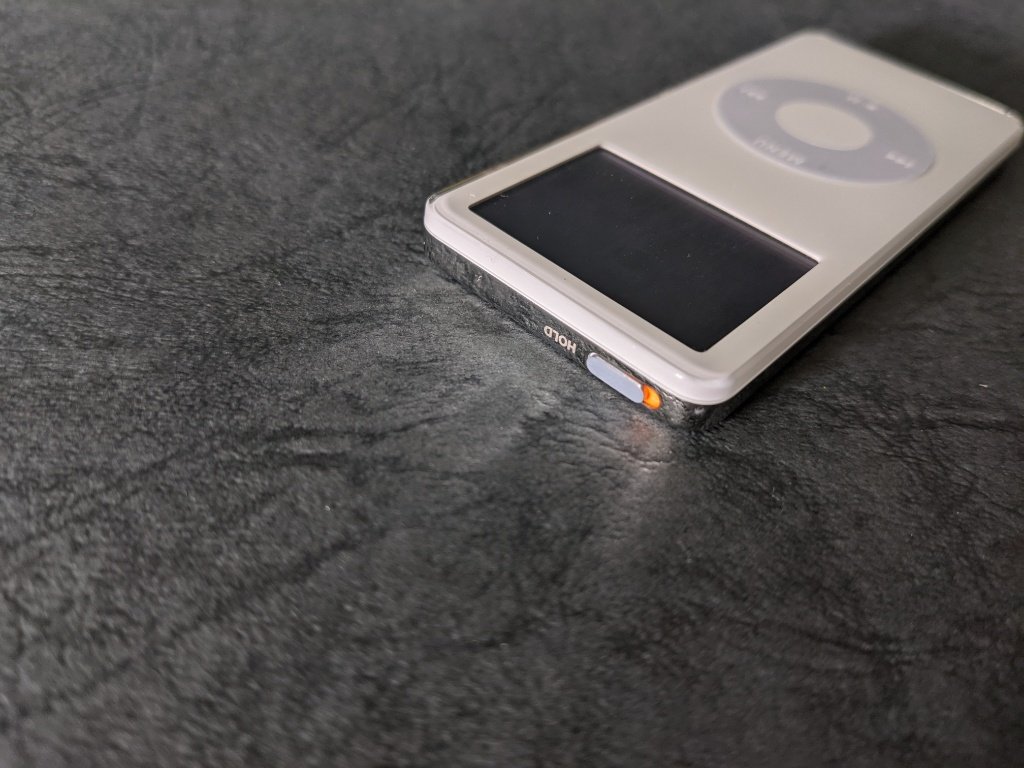 iPod nanoホールドボタン