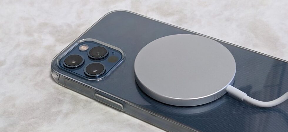 iPhone 12 Pro充電中