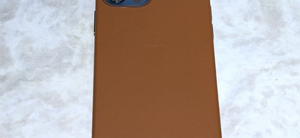 iPhone 12 Pro＋純正レザーケース