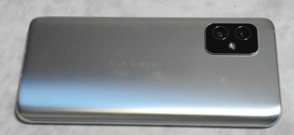 Zenfone 8背面