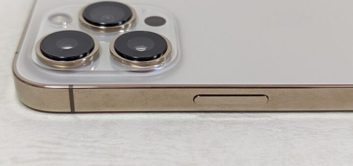 iPhone 13 Pro電源ボタン