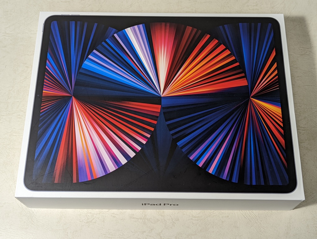 iPad Pro 12.9インチ第5世代外箱