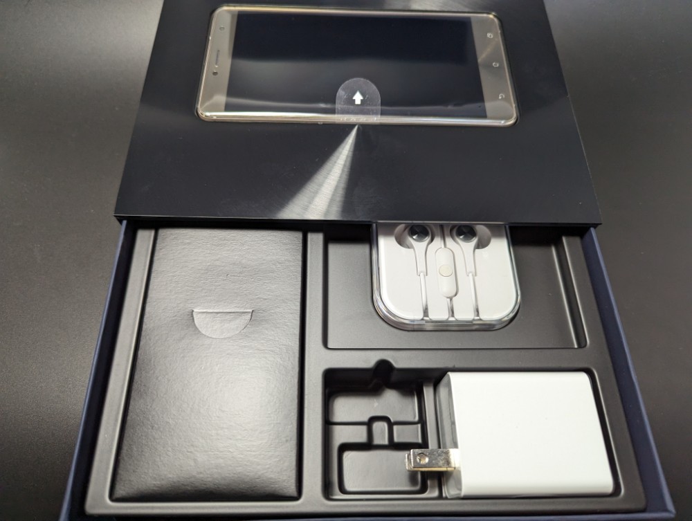 ZenFone 3 Deluxe箱