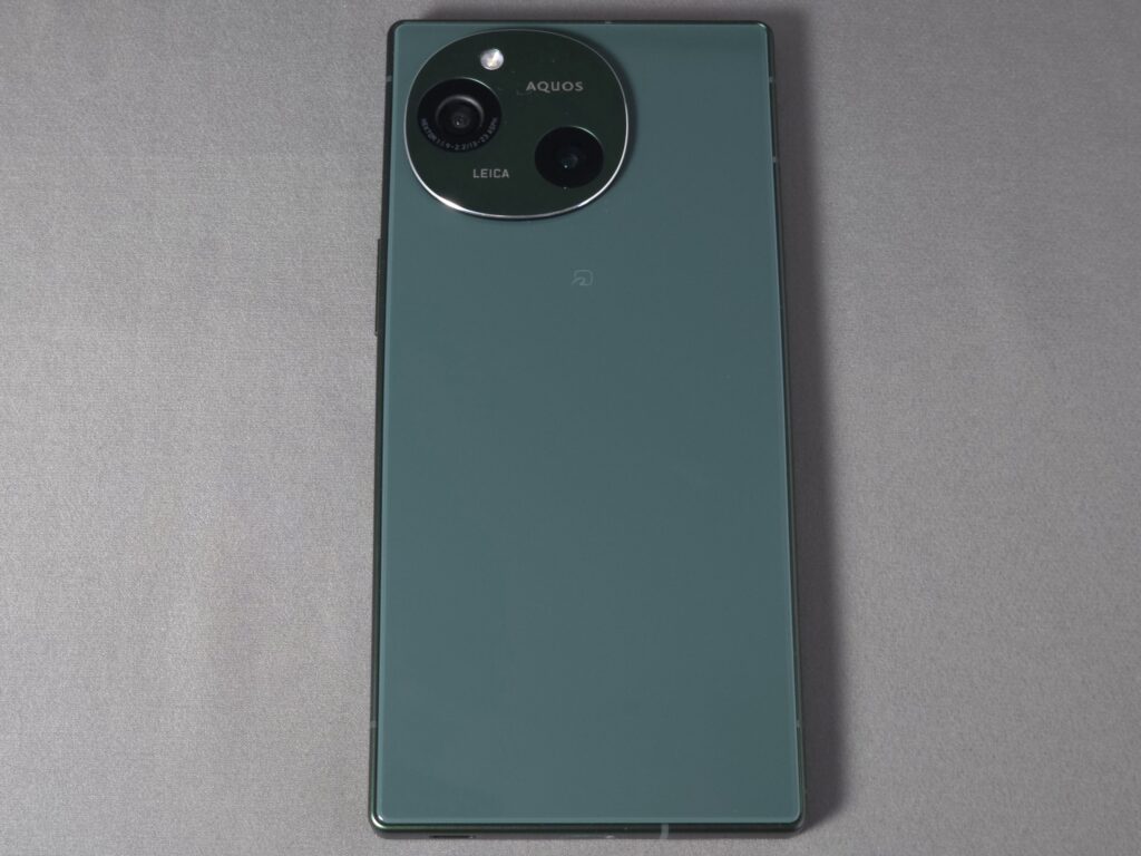 AQUOS 背面R9