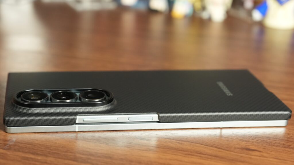 Galaxy Z Fold7純正カバー