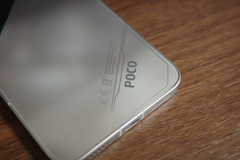POCO F7下部