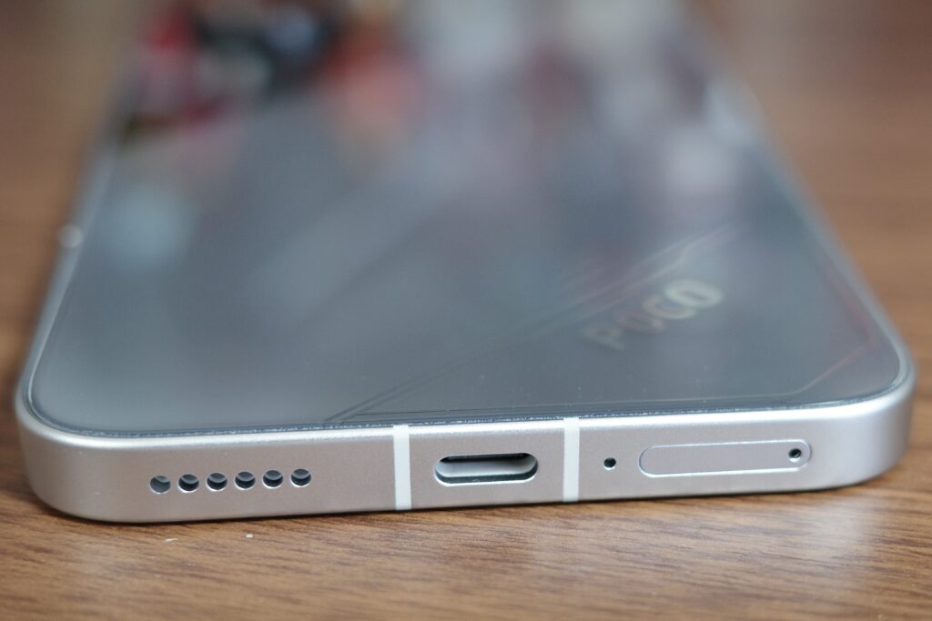 POCO F7のUSB-C端子