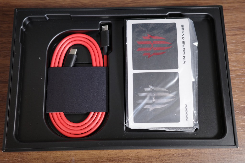 REDMAGIC Astraの充電ケーブル