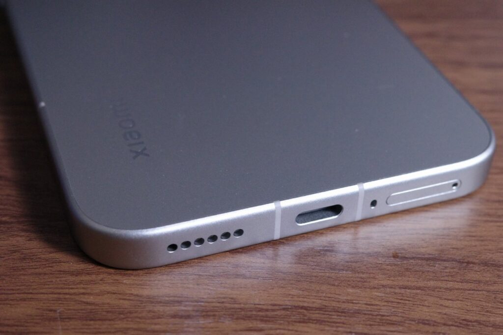 Xiaomi 15T ProのUSB端子