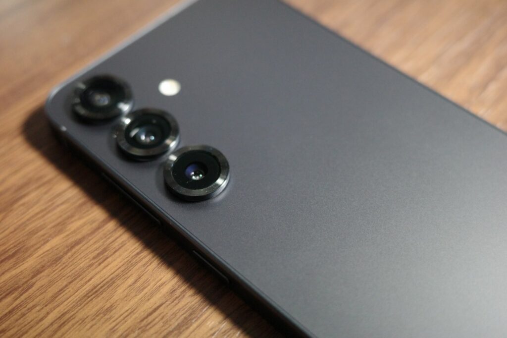 Galaxy S25のカメラレンズ