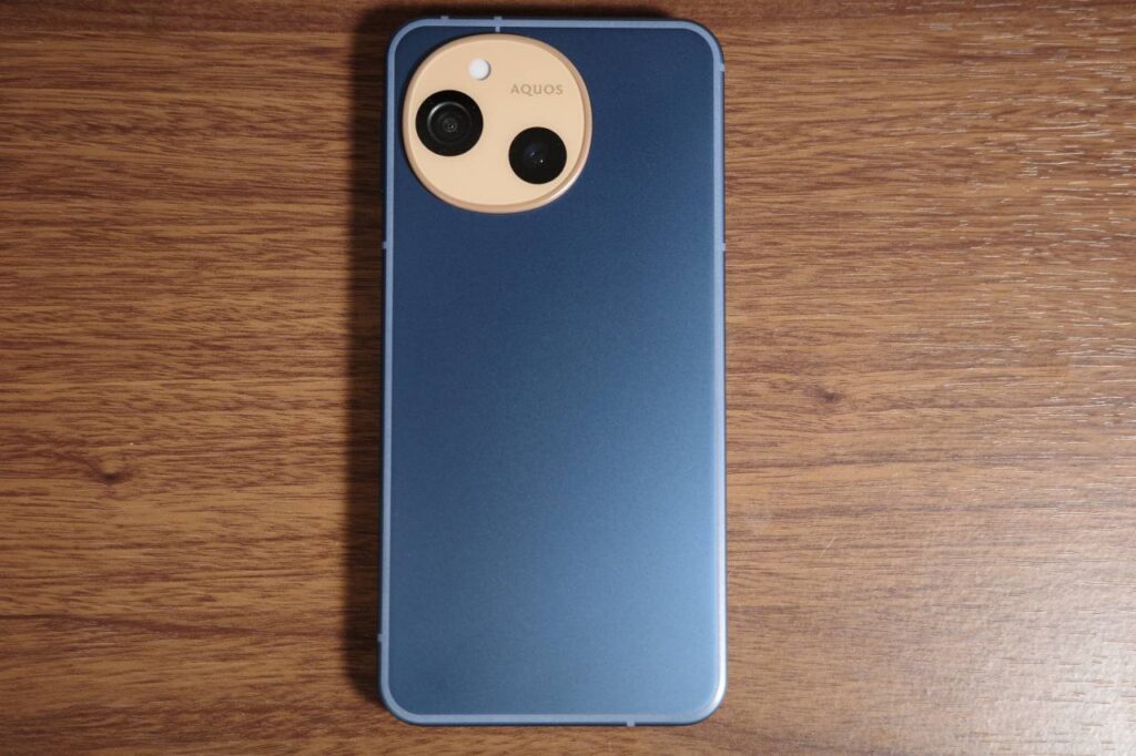 AQUOS sense10の背面