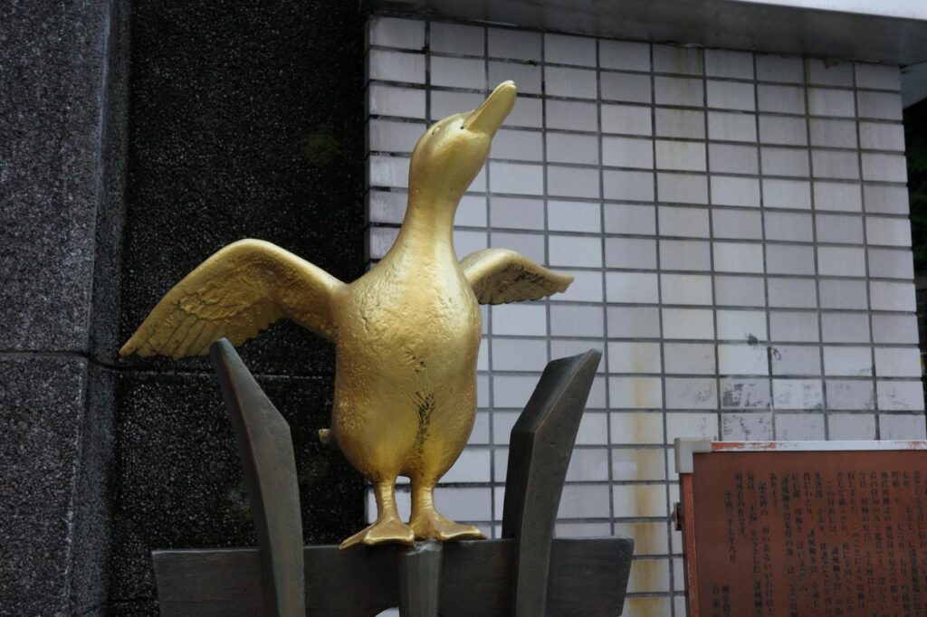 鳥のモニュメント