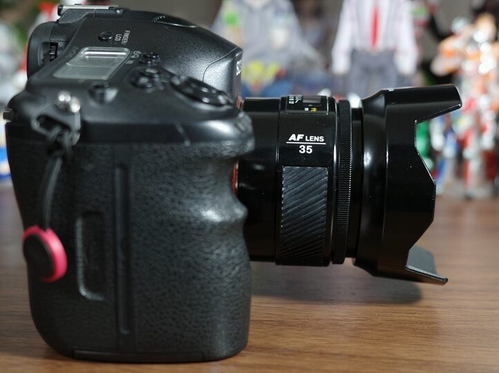 AF 35mm F2の側面