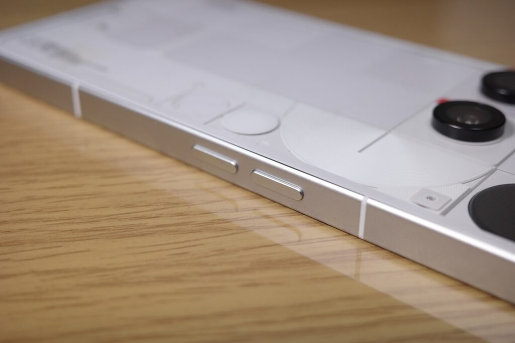 Nothing Phone (3)の音量ボタン