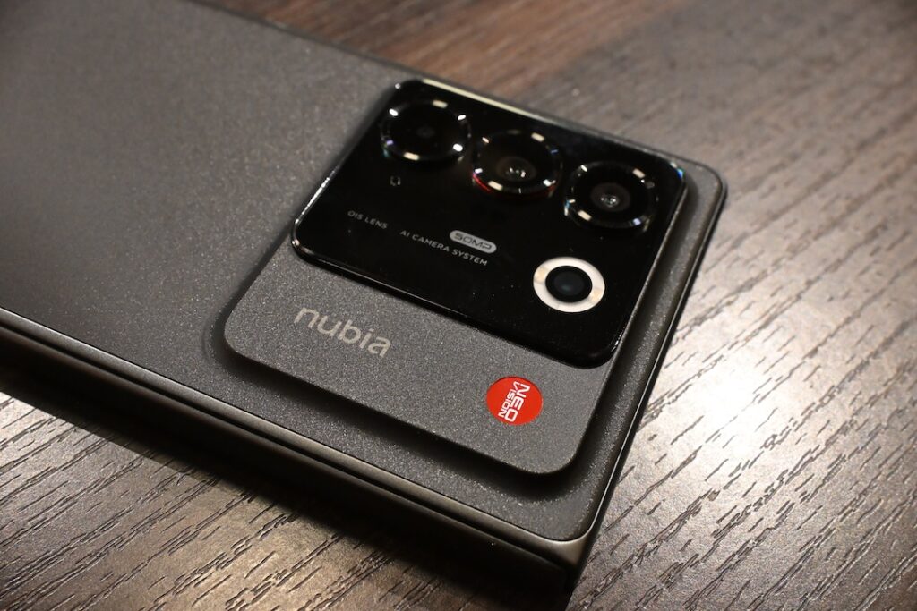nubia Foldのカメラ
