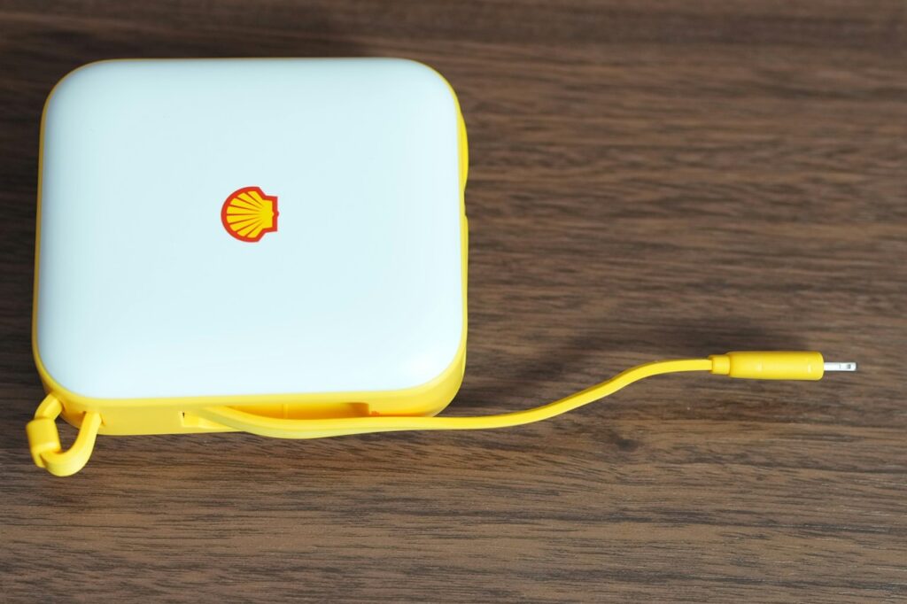 Shell モバイルバッテリー 10000mAhケーブル展開