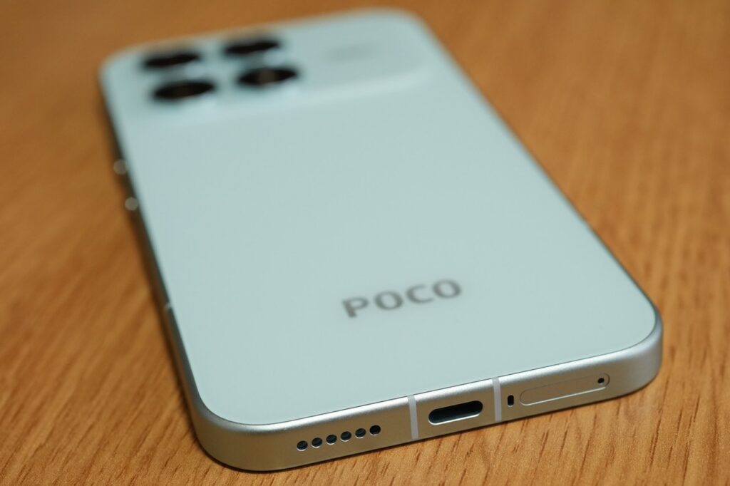 スピーカー下部