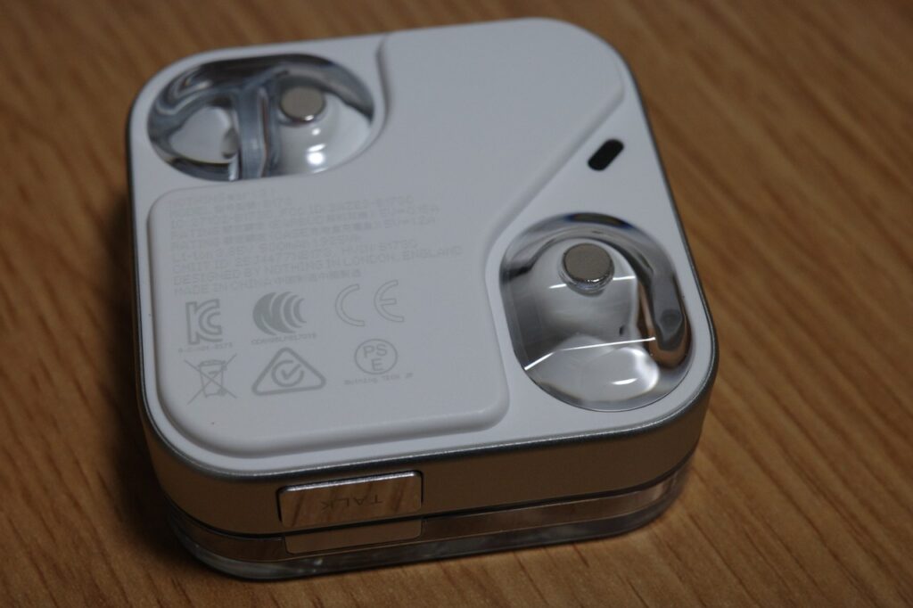 Nothing Ear (3)のケース裏面