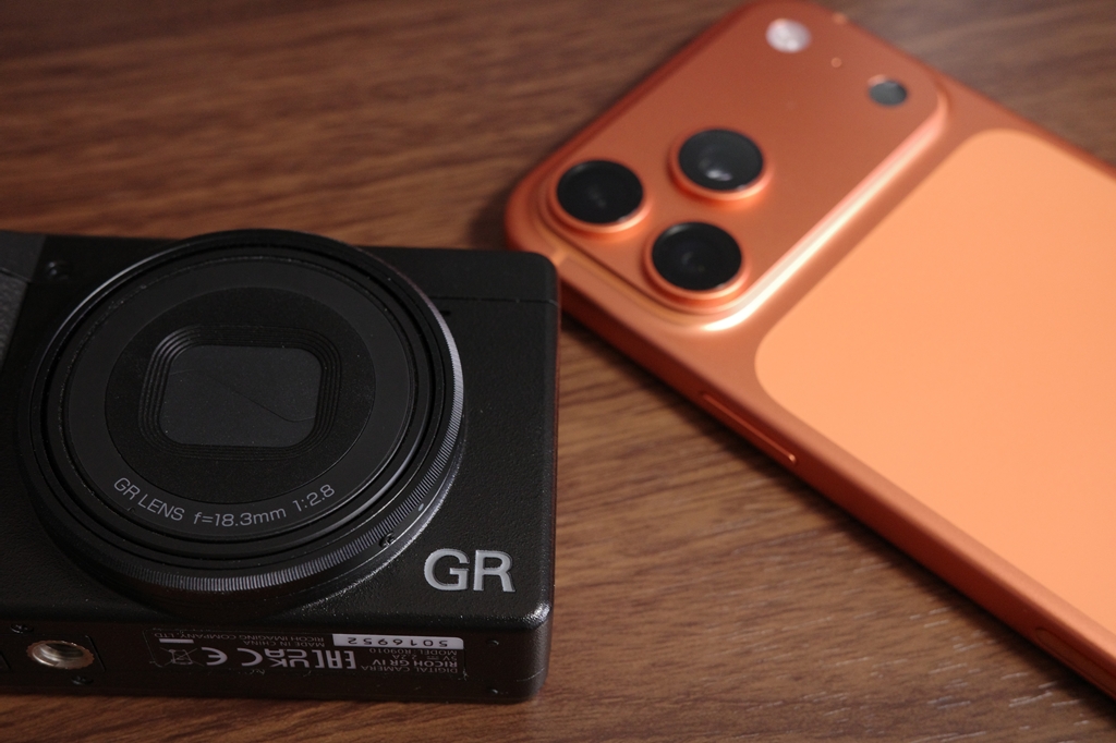 iPhone 17 Pro MaxとGR IV