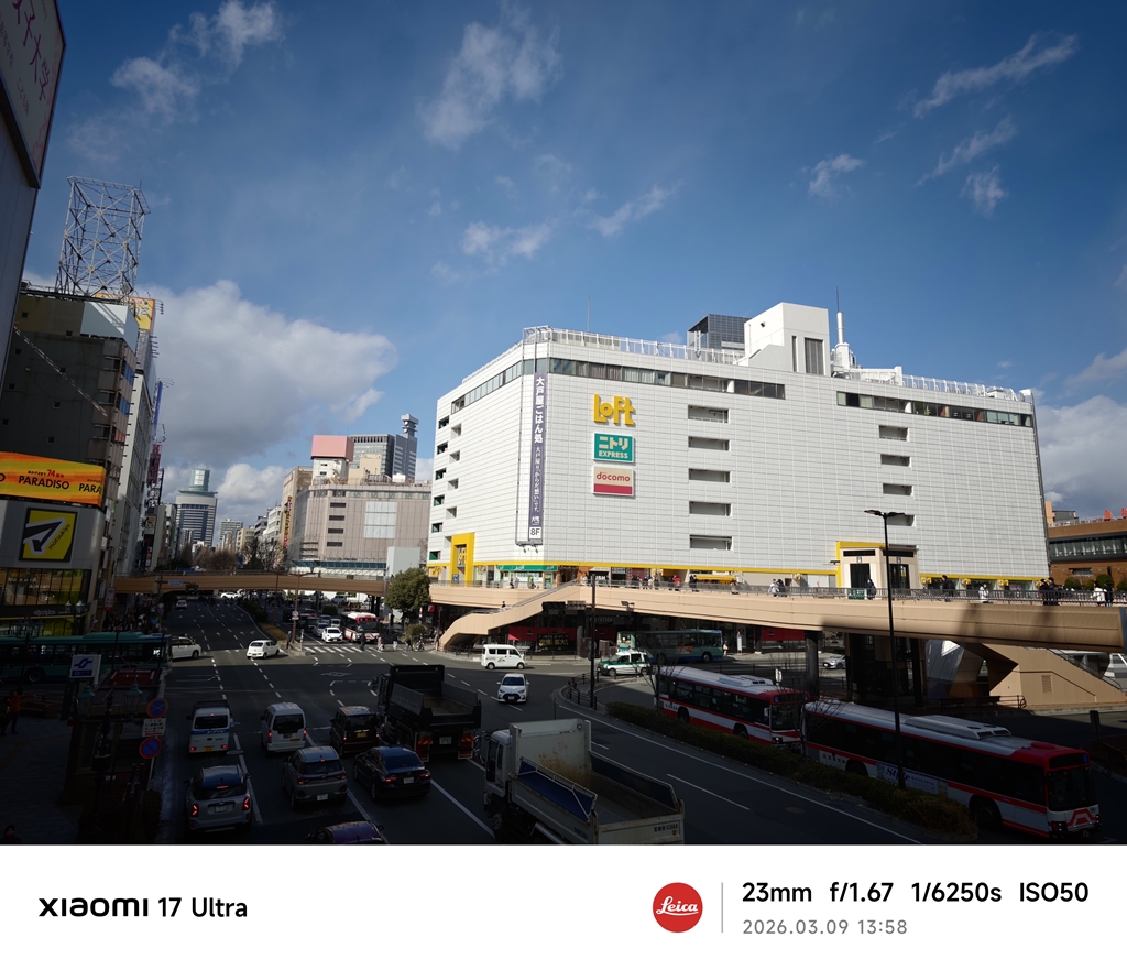 オーセンティックの駅前