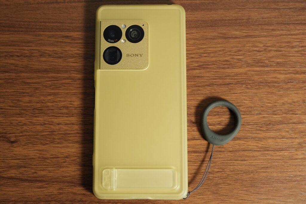 Xperia 1 VIIIの純正ケース装着時