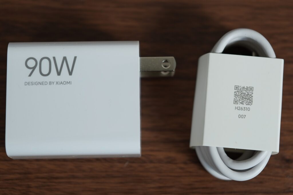 Xiaomi 15の充電器