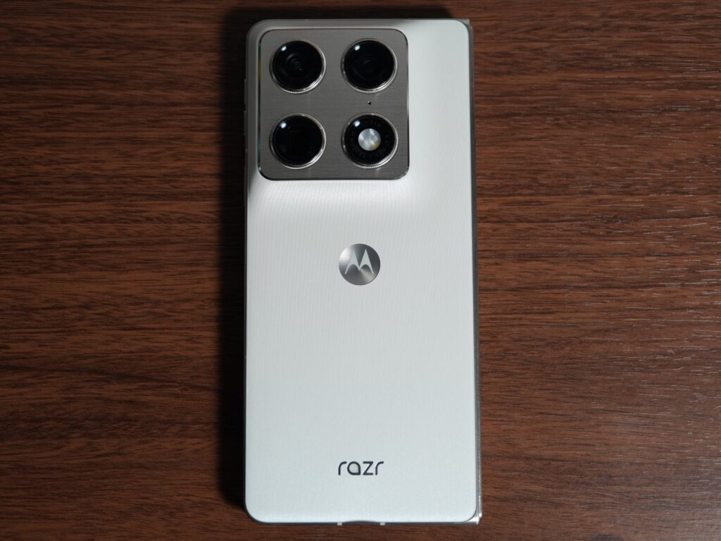 motorola razr foldの背面