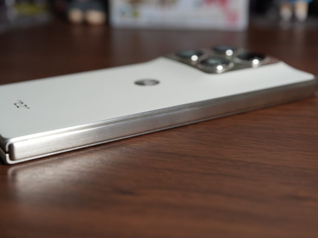 motorola razr foldのヒンジ