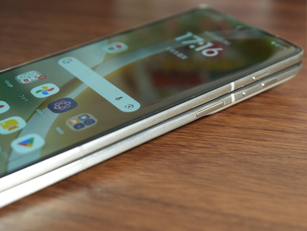 motorola razr foldボタン